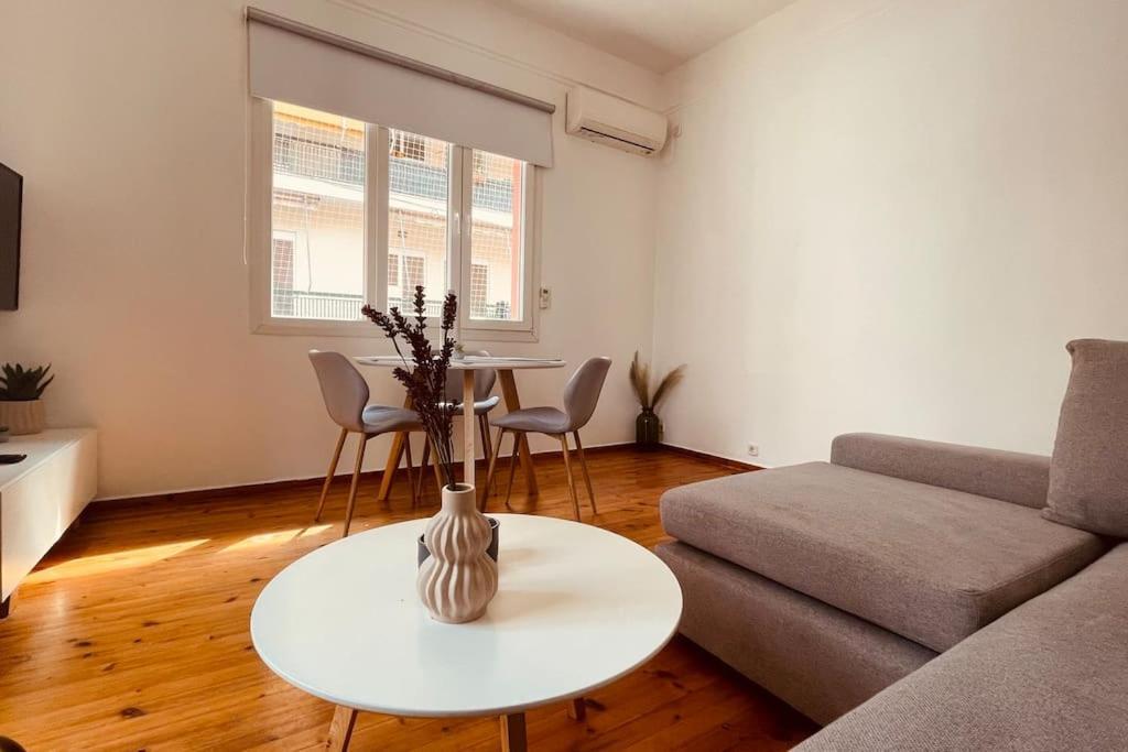 Daisy Apartment 15 Min To Acropolis アテネ エクステリア 写真